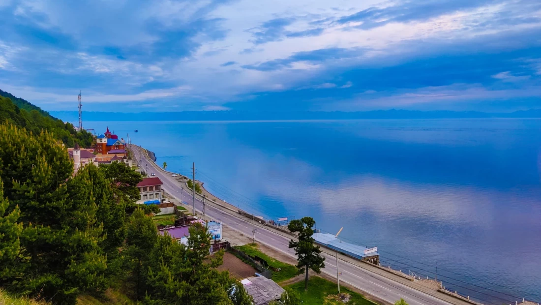 Листвянка на берегу Байкала