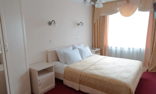 Джуниор Сюит