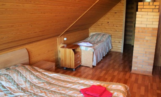 Трехместный номер 2 этаж "Охотничий дом" 1 человек/2 человека/3 человека