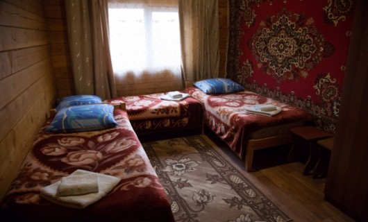 Трёхместный эконом санузел и душ на этаже