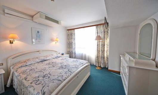 Джуниор Сюит