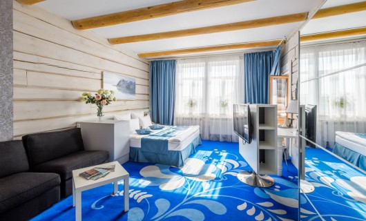 Полулюкс с балконом одноместное/двухместное размещение